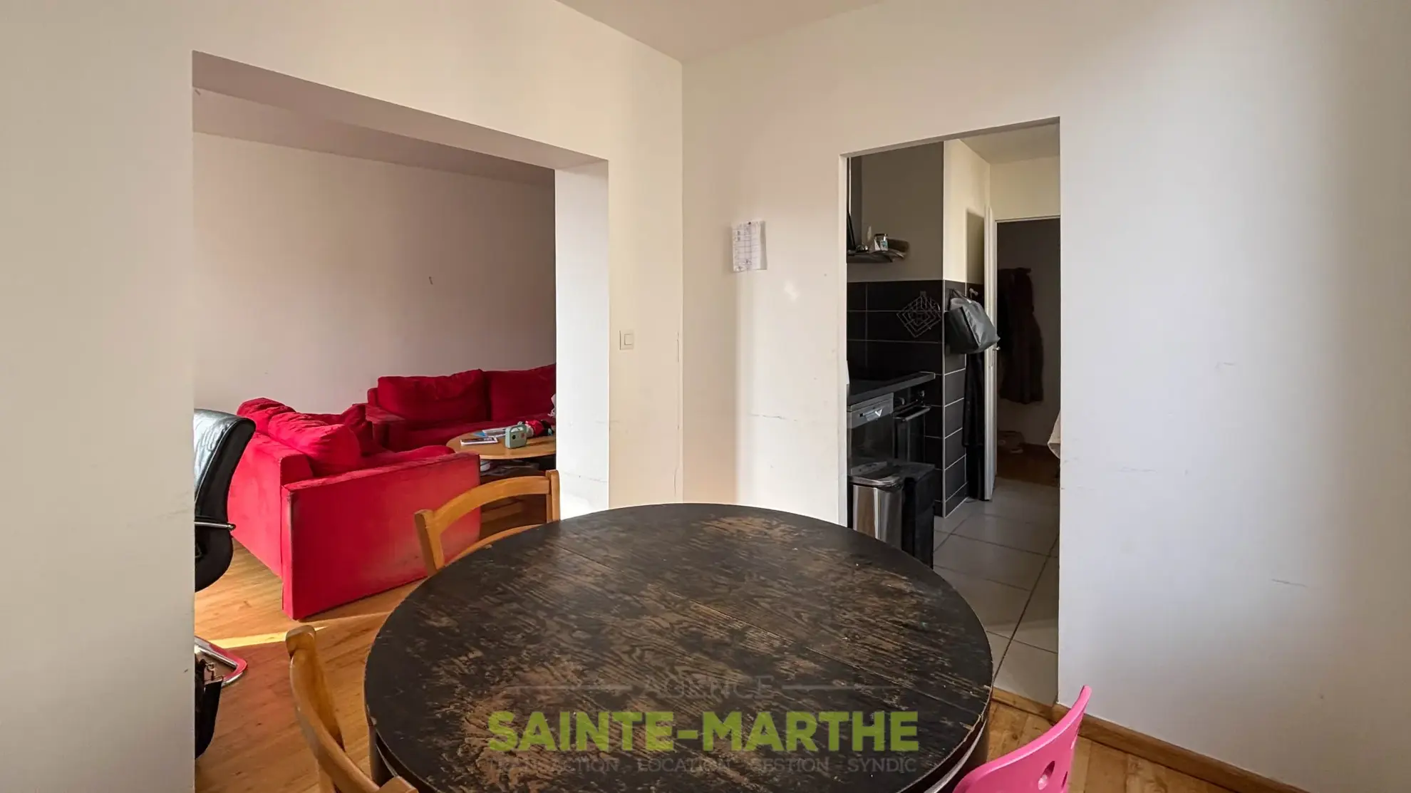 Triplex de 97 m² à Niort avec parking, idéal investisseur ou résidence principale 
