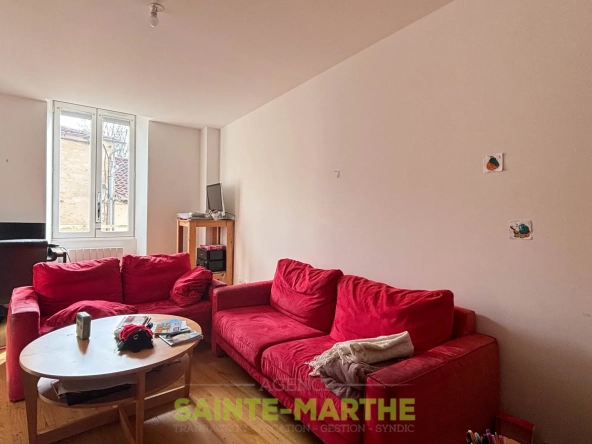 Triplex de 97 m² à Niort avec parking, idéal investisseur ou résidence principale