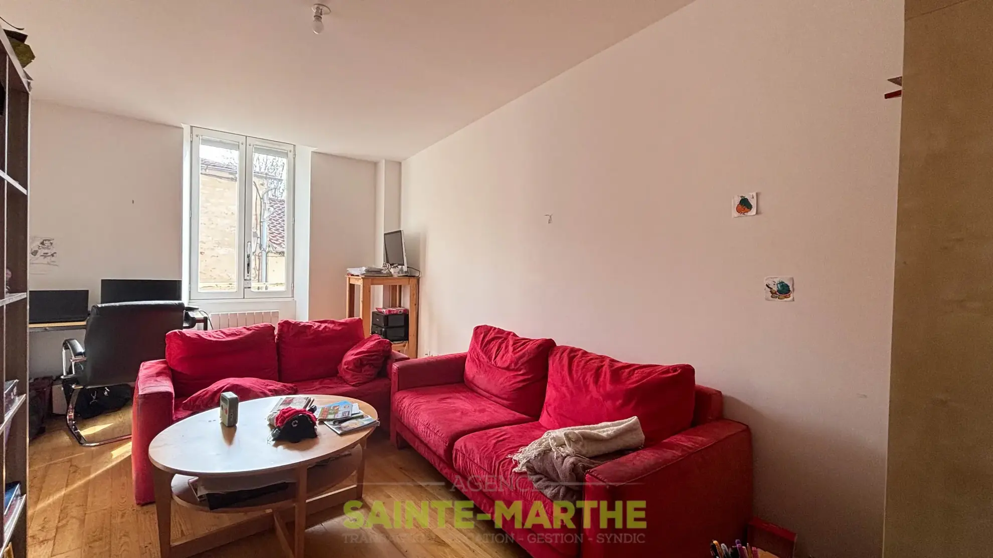 Triplex de 97 m² à Niort avec parking, idéal investisseur ou résidence principale 