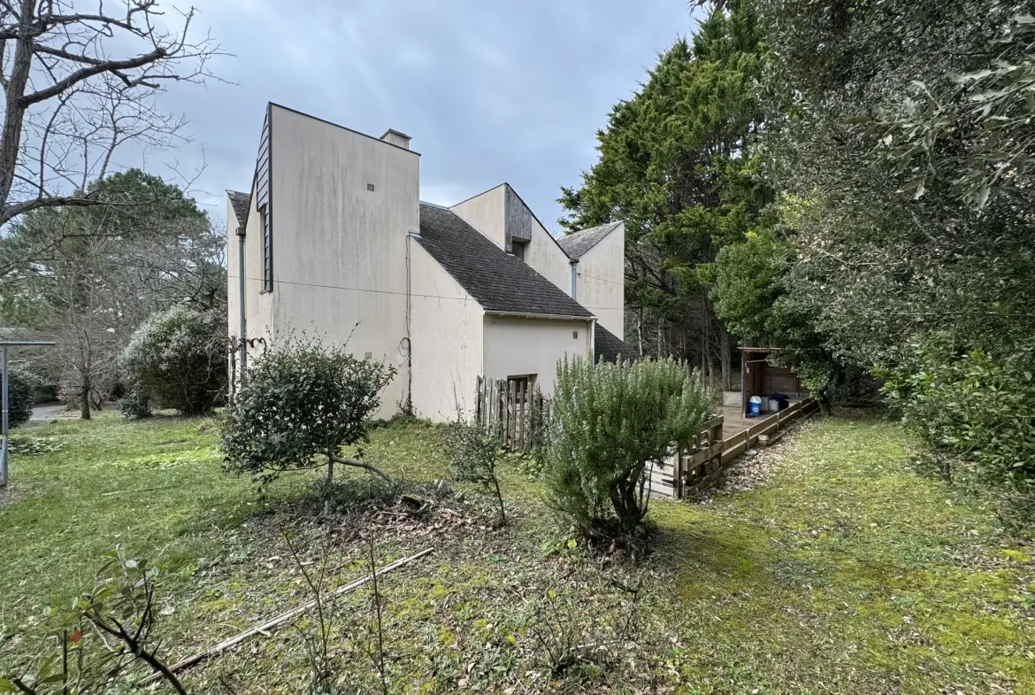 Maison à rénover de 120 m² à Meschers-sur-Gironde proche plage 