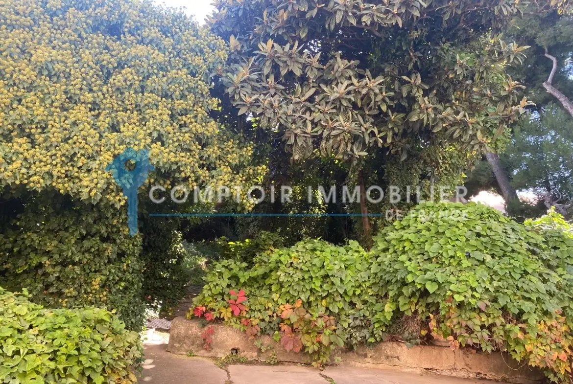 Maison de ville à rénover de 110 m² à Marseille 14 avec jardin et parking privé 