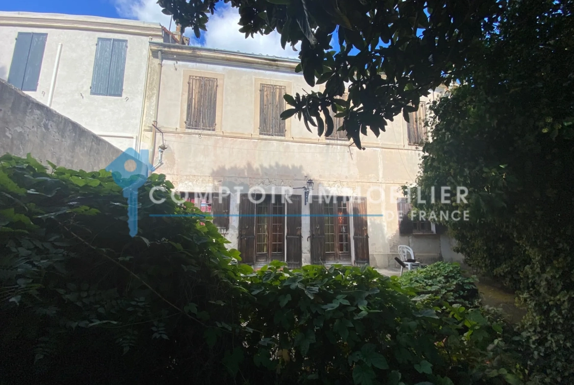 Maison de ville à rénover de 110 m² à Marseille 14 avec jardin et parking privé 