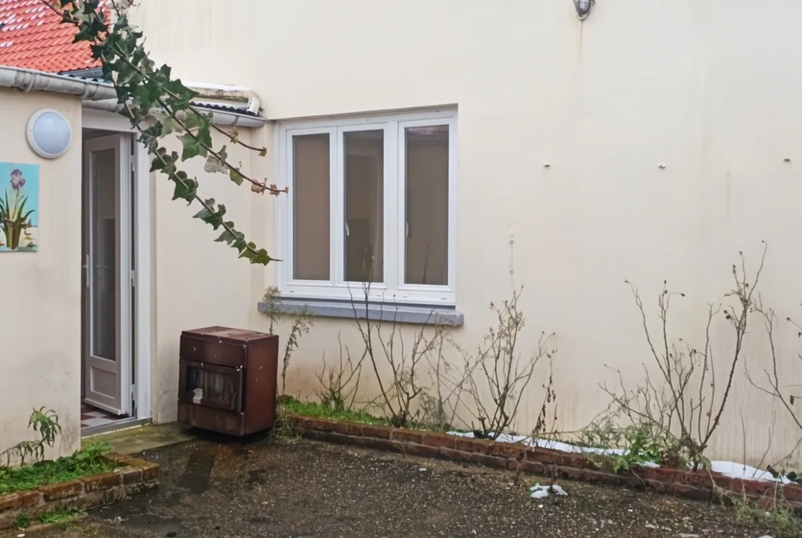 Maison familiale à vendre avec terrasse et vue campagne en centre-ville de Rue, Somme 