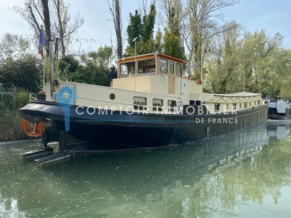 À vendre péniche meublée à Arles – logement unique sur l'eau