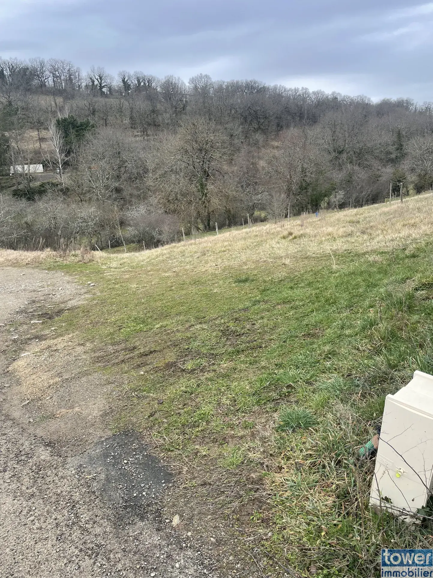 Terrain constructible de 1065 m² à Villefranche de Rouergue — Quartier calme et résidentiel 
