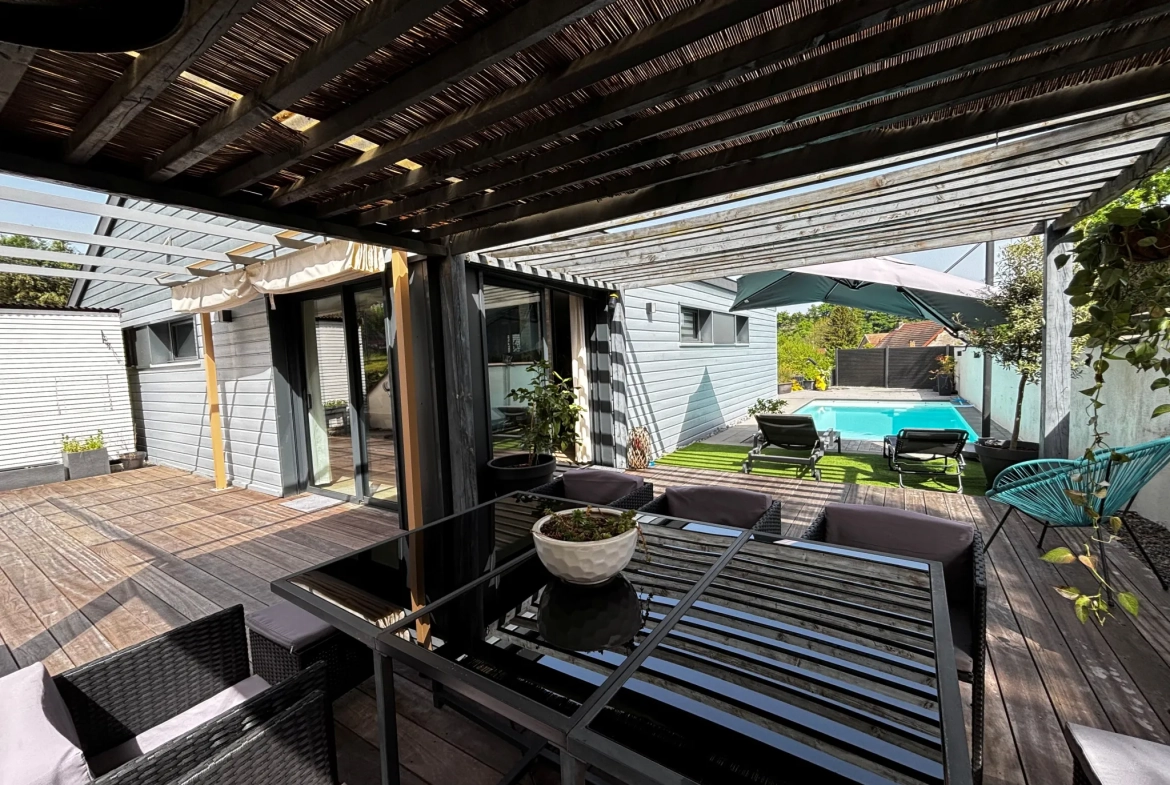 Maison récente de plain-pied avec piscine à Bethoncourt dans l'axe Belfort/Montbéliard 