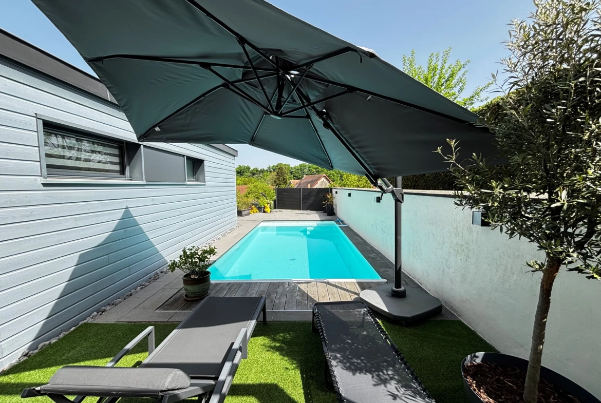Maison récente de plain-pied avec piscine à Bethoncourt dans l'axe Belfort/Montbéliard 