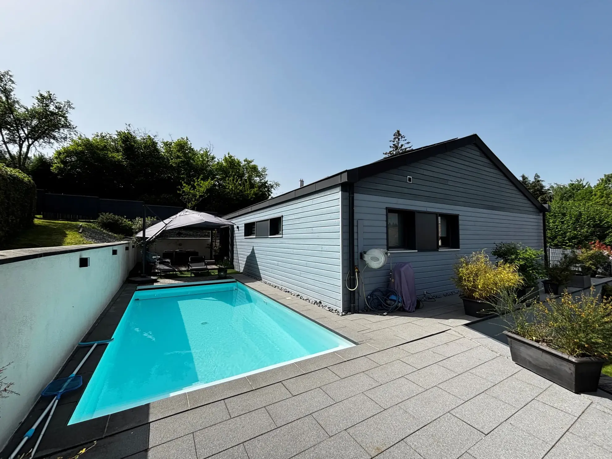 Maison récente de plain-pied avec piscine à Bethoncourt dans l'axe Belfort/Montbéliard 