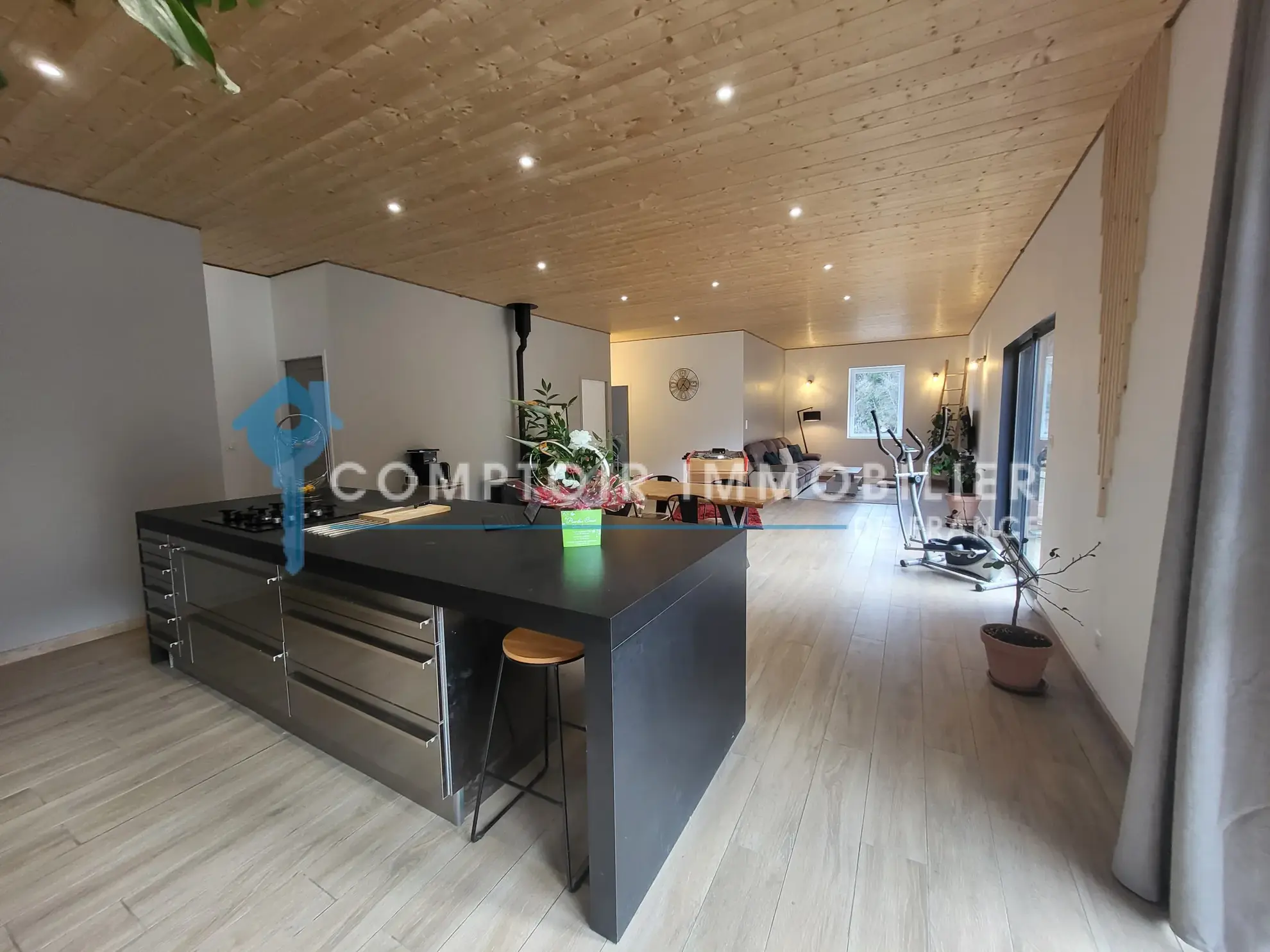 Magnifique maison atypique de plain-pied à vendre à Le Cheylard en Ardèche 