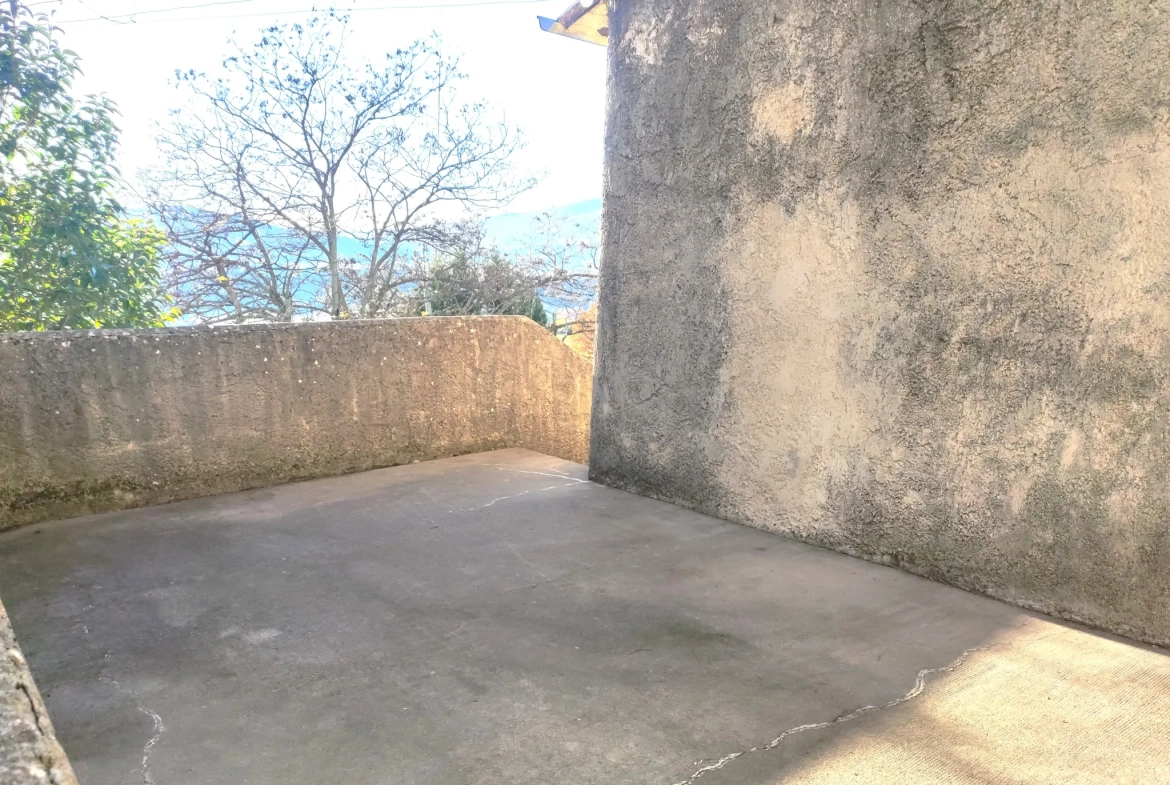 Ferme provençale authentique à Volonne de 103 m² avec dépendances et terrain de 5300 m² 