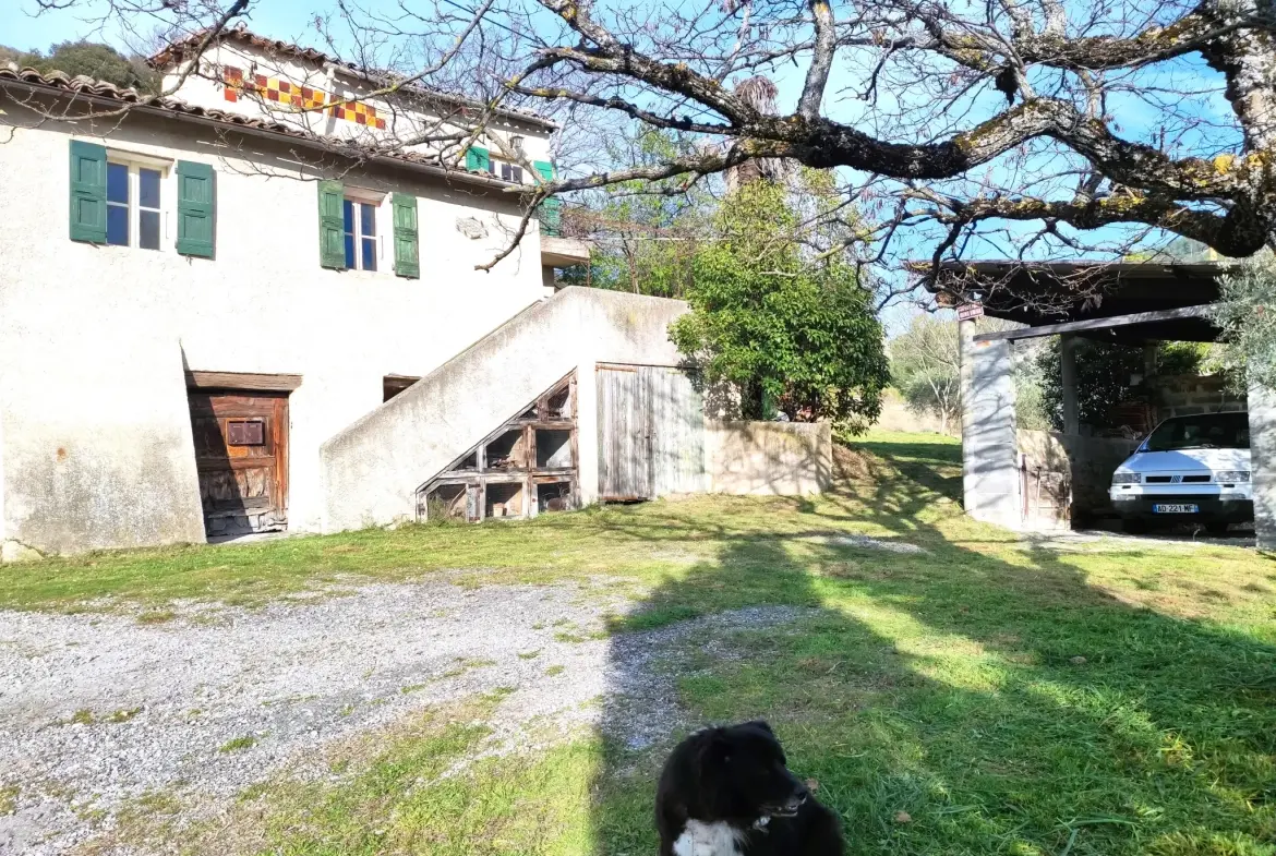 Ferme provençale authentique à Volonne de 103 m² avec dépendances et terrain de 5300 m² 