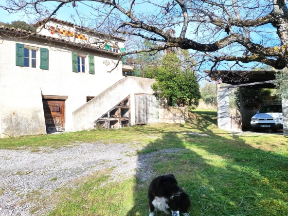 Ferme provençale authentique à Volonne de 103 m² avec dépendances et terrain de 5300 m²