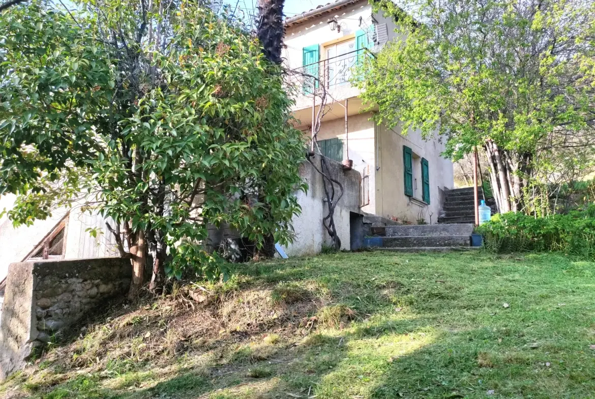 Ferme provençale authentique à Volonne de 103 m² avec dépendances et terrain de 5300 m² 