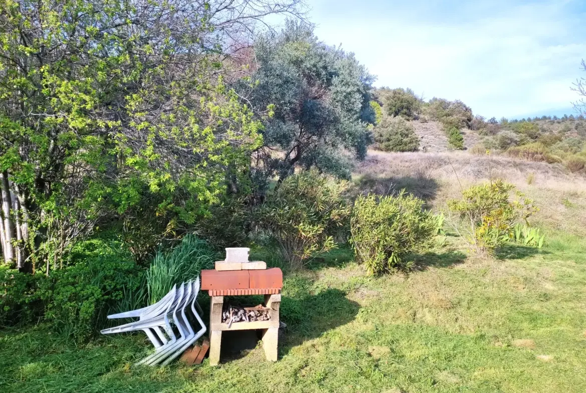 Ferme provençale authentique à Volonne de 103 m² avec dépendances et terrain de 5300 m² 