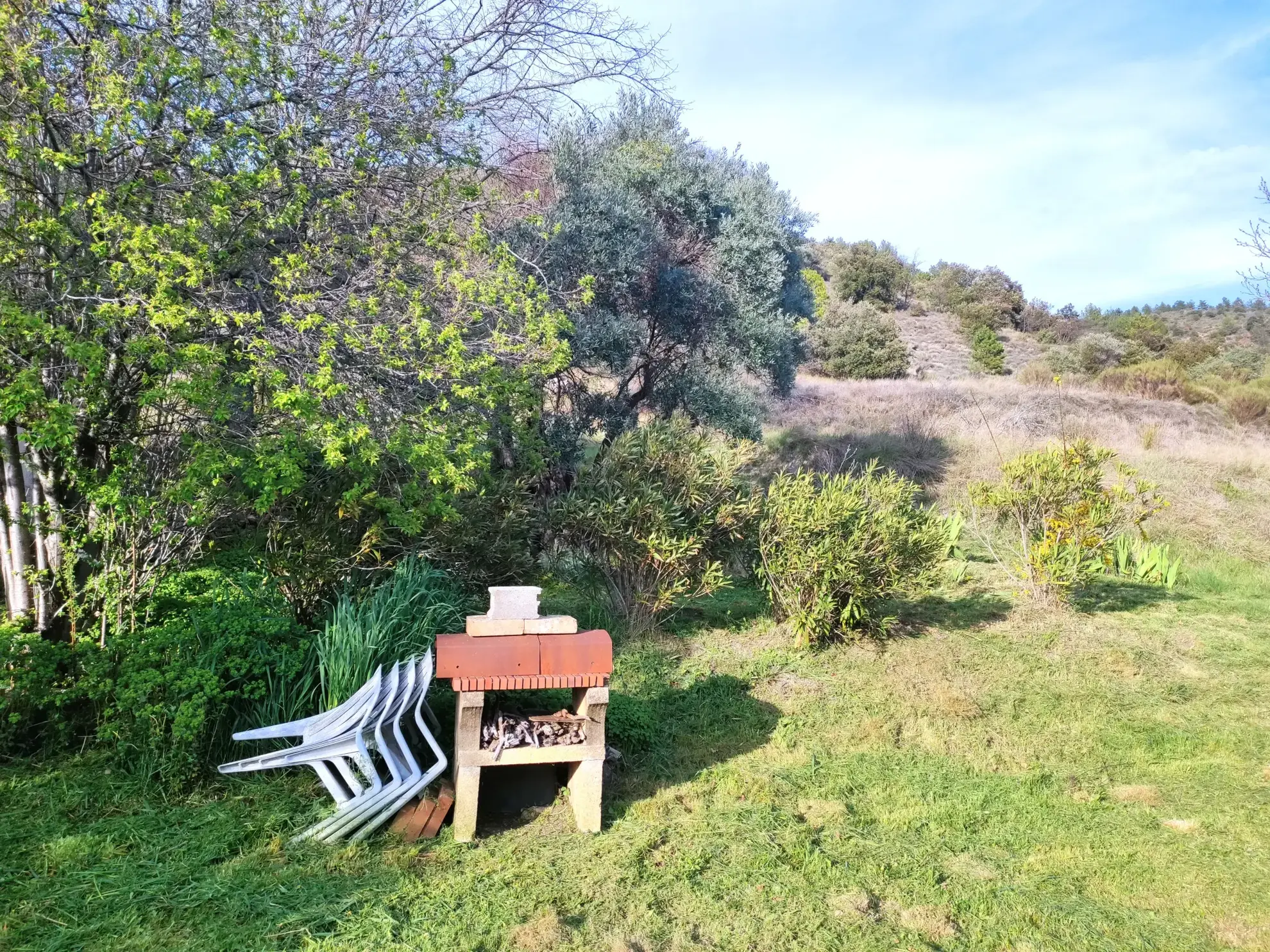 Ferme provençale authentique à Volonne de 103 m² avec dépendances et terrain de 5300 m² 