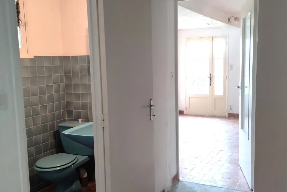 Ferme provençale authentique à Volonne de 103 m² avec dépendances et terrain de 5300 m² 