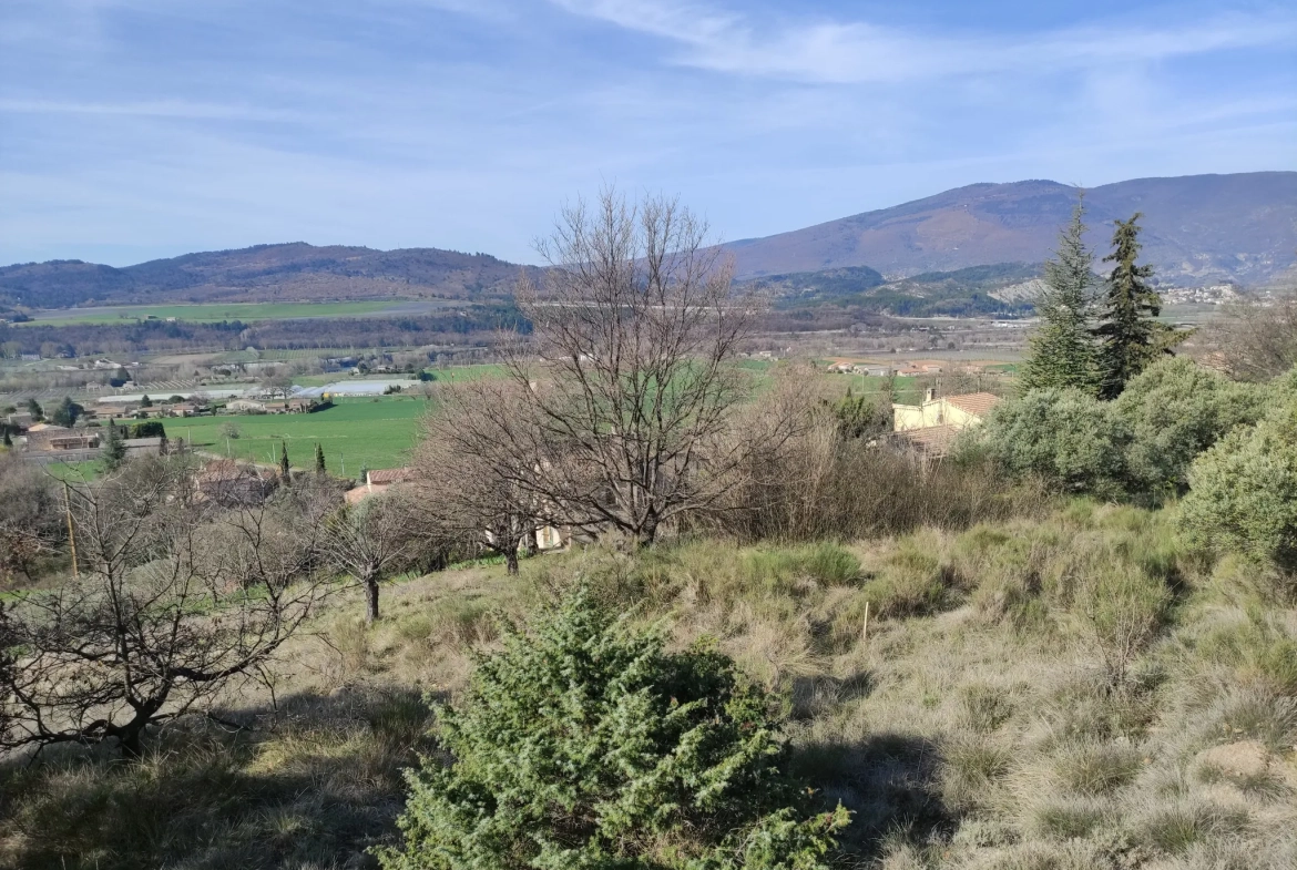 Ferme provençale authentique à Volonne de 103 m² avec dépendances et terrain de 5300 m² 