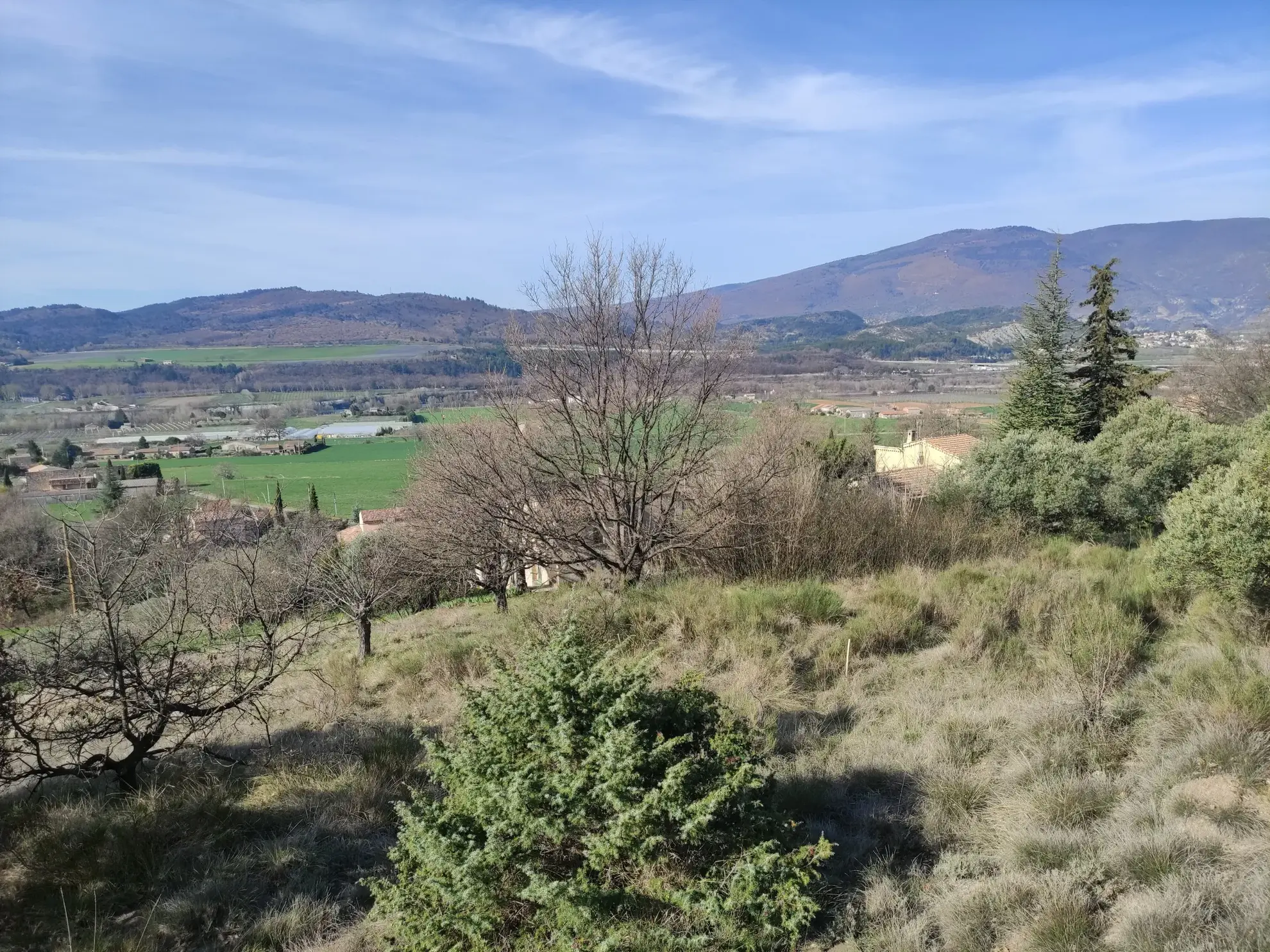 Ferme provençale authentique à Volonne de 103 m² avec dépendances et terrain de 5300 m² 