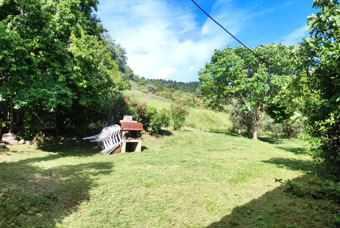 Ferme provençale authentique à Volonne de 103 m² avec dépendances et terrain de 5300 m² 