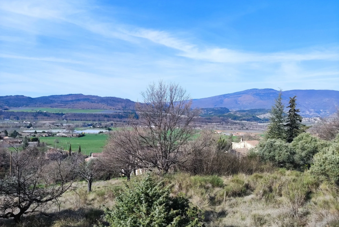 Ferme provençale authentique à Volonne de 103 m² avec dépendances et terrain de 5300 m² 