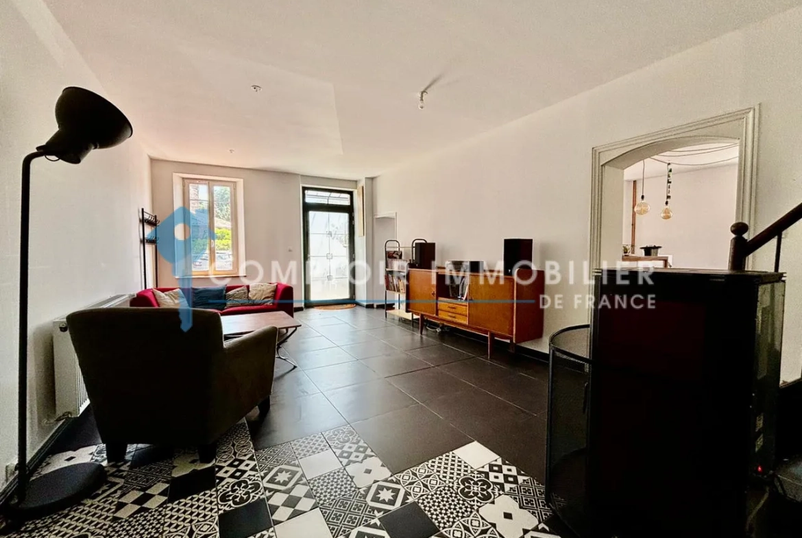 Belle maison de village avec appartement indépendant à Labastide-Saint-Sernin 