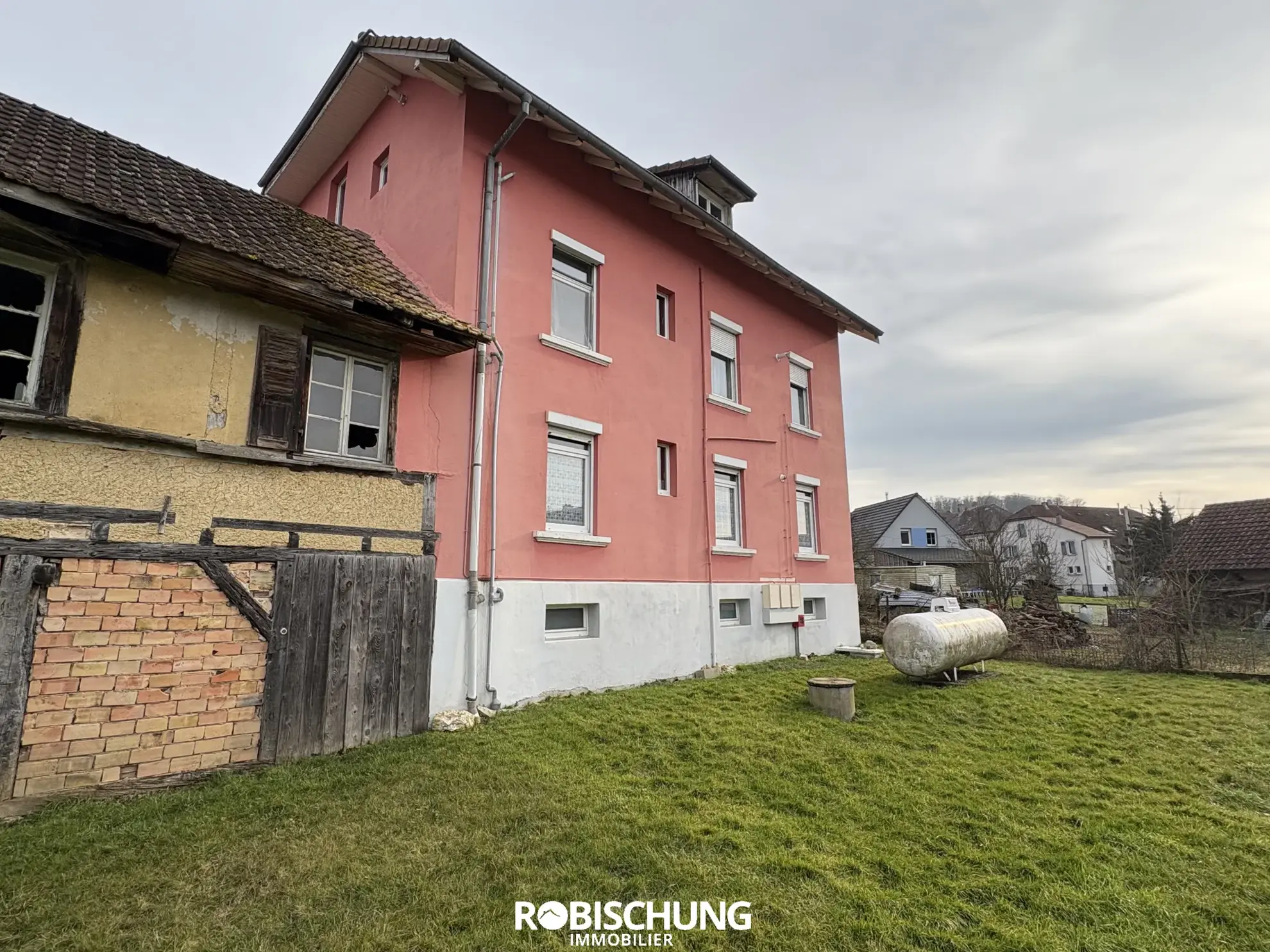 Immeuble de rapport à Pfetterhouse - Opportunité d'investissement locatif 