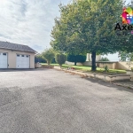 Maison rénovée avec garage double et grand terrain à Charlieu