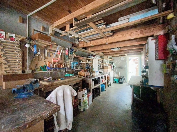 Maison 4 chambres à Millau avec garage, terrasse et vue dégagée 