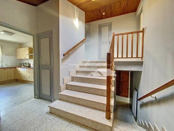 Maison 4 chambres à Millau avec garage, terrasse et vue dégagée 