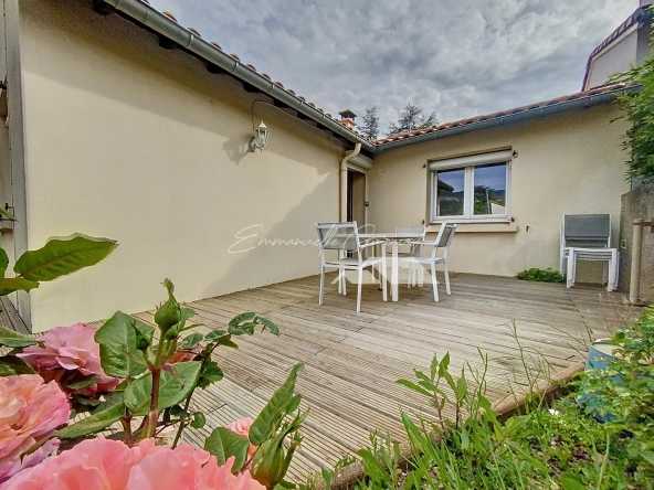Maison 4 chambres à Millau avec garage, terrasse et vue dégagée 