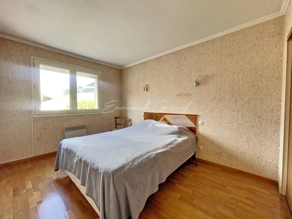 Maison 4 chambres à Millau avec garage, terrasse et vue dégagée 