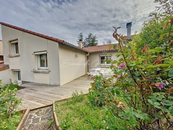 Maison 4 chambres à Millau avec garage, terrasse et vue dégagée 