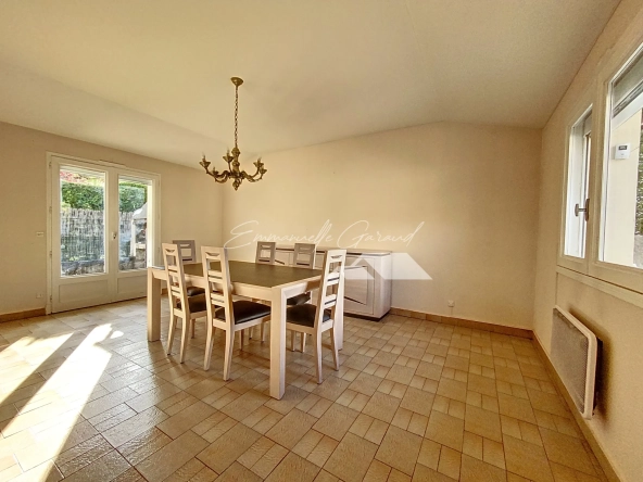 Maison 4 chambres à Millau avec garage, terrasse et vue dégagée 