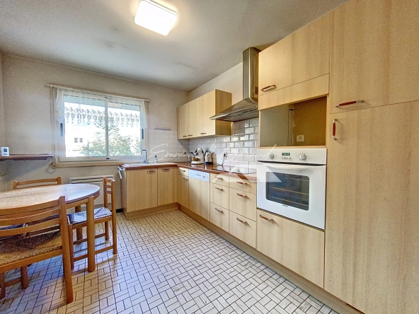 Maison 4 chambres à Millau avec garage, terrasse et vue dégagée 