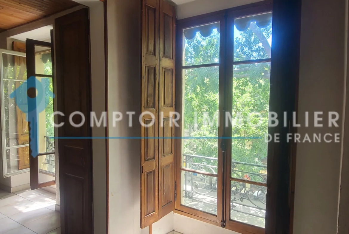 Appartement T3 lumineux avec vue sur le boulevard à Nîmes 