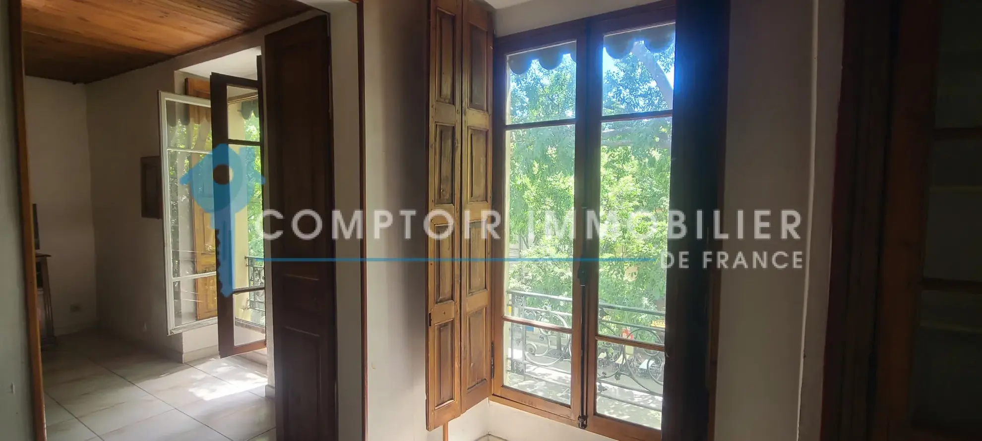 Appartement T3 lumineux avec vue sur le boulevard à Nîmes 