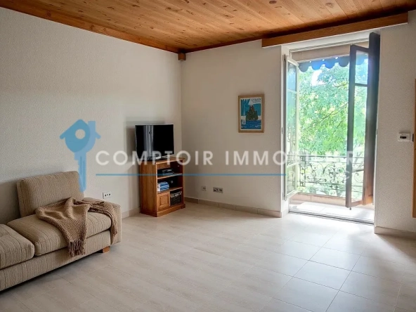 Appartement T3 lumineux avec vue sur le boulevard à Nîmes 