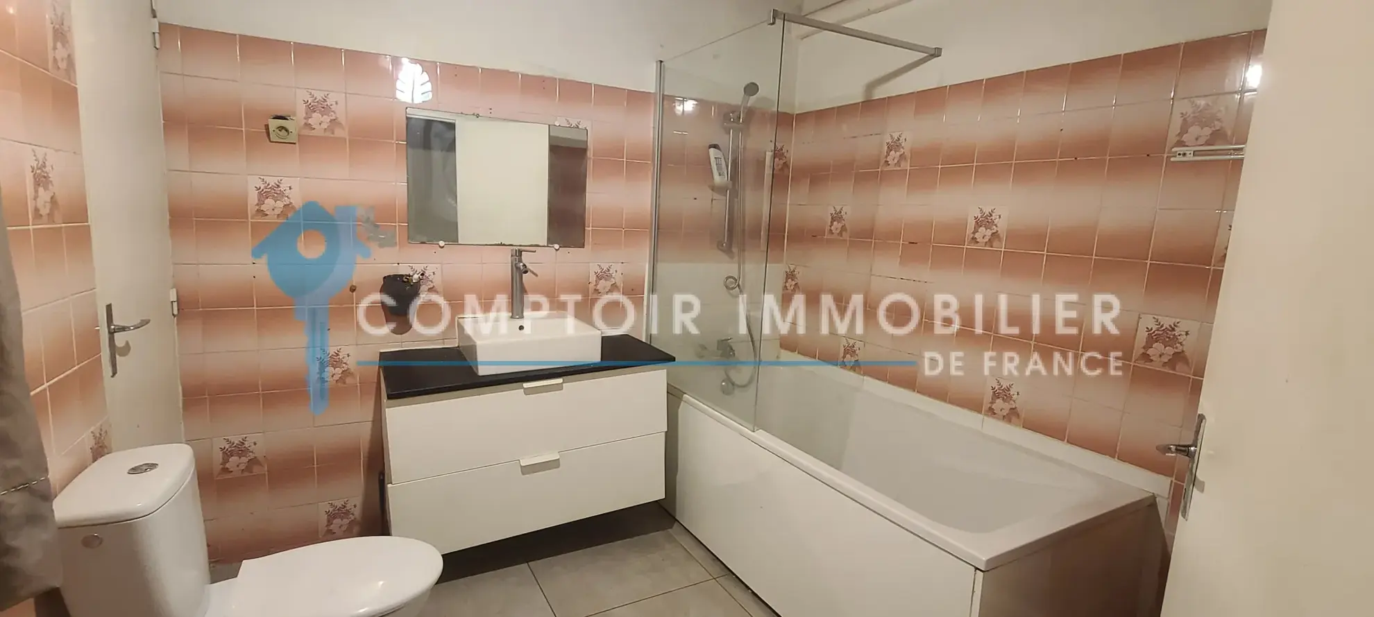 Appartement T3 lumineux avec vue sur le boulevard à Nîmes 