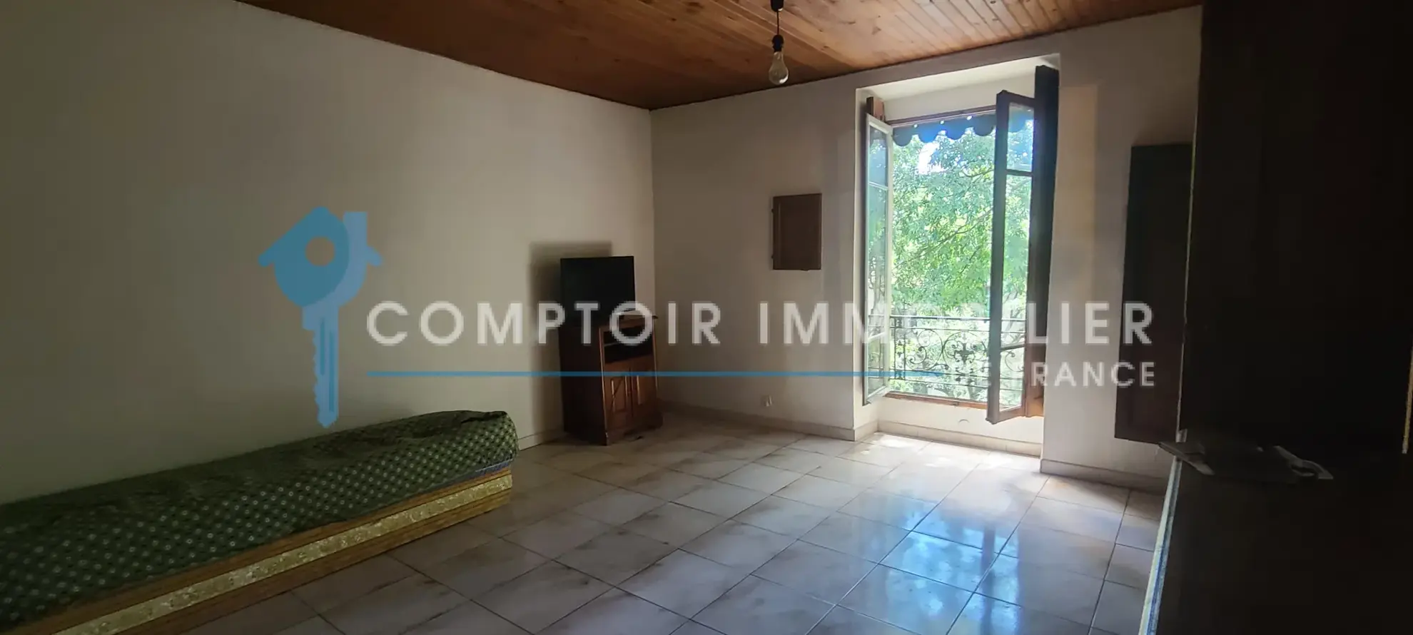 Appartement T3 lumineux avec vue sur le boulevard à Nîmes 