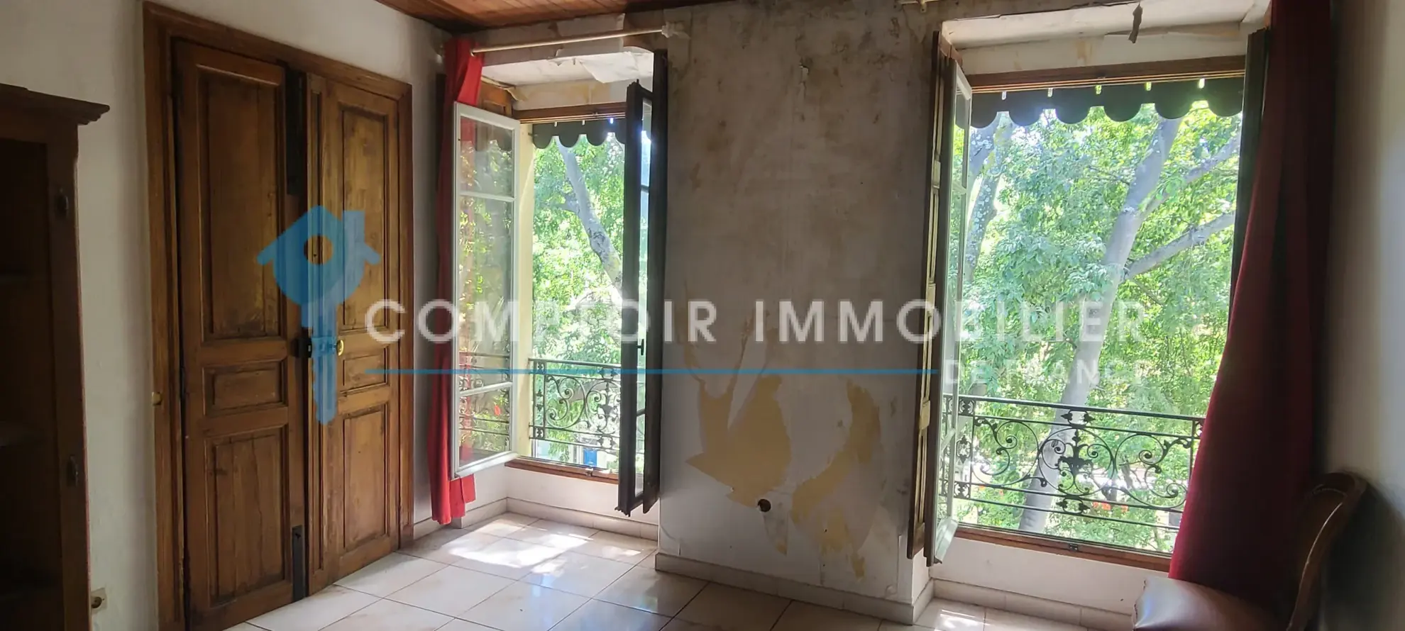 Appartement T3 lumineux avec vue sur le boulevard à Nîmes 