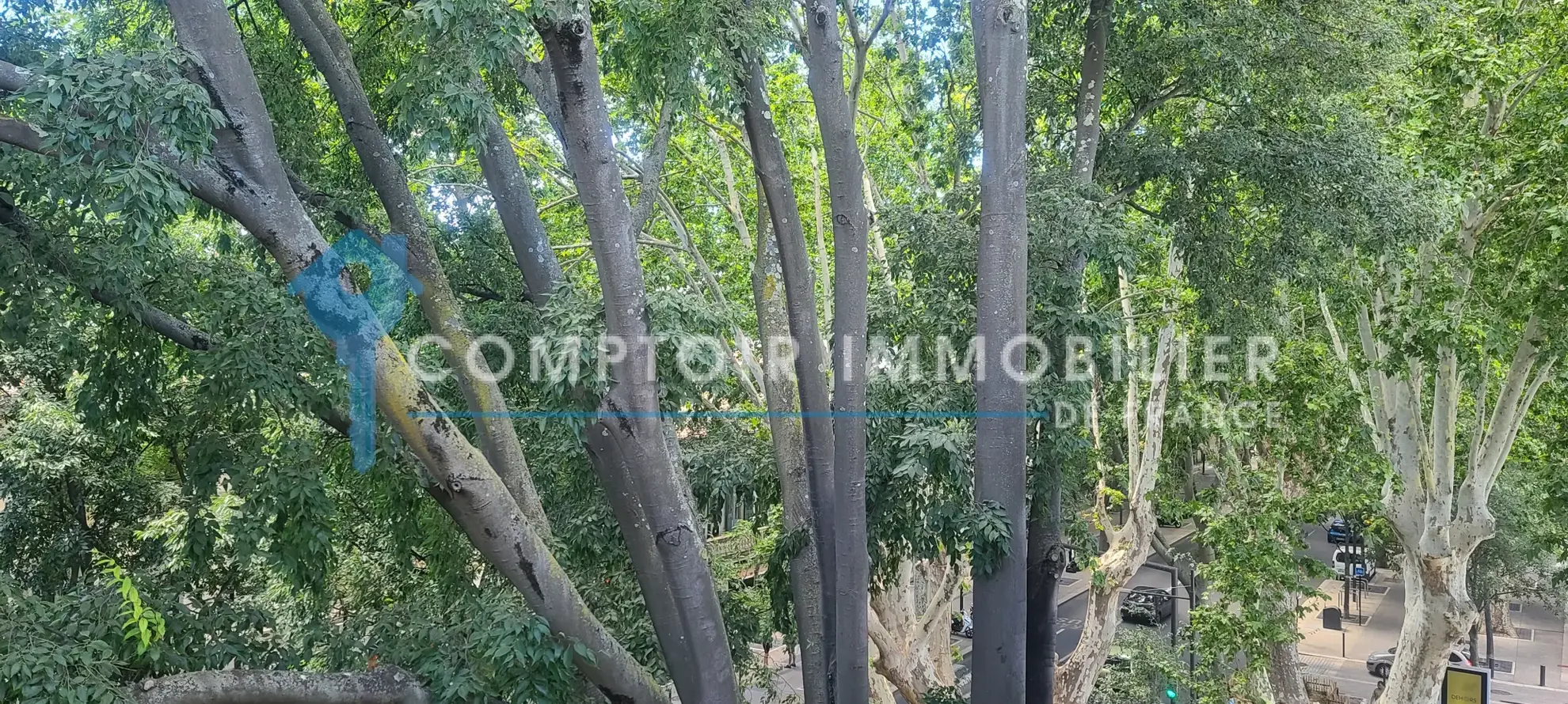 Appartement T3 lumineux avec vue sur le boulevard à Nîmes 