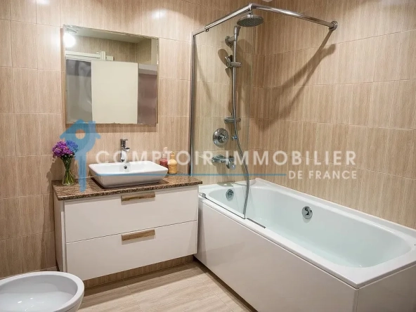 Appartement T3 lumineux avec vue sur le boulevard à Nîmes 