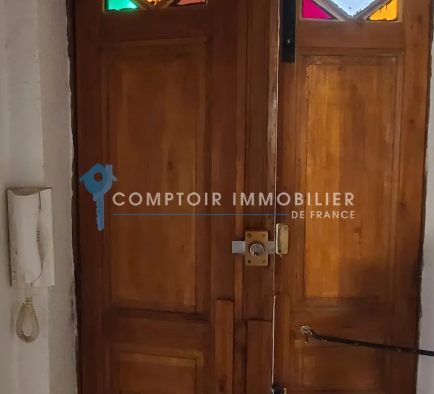 Appartement T3 lumineux avec vue sur le boulevard à Nîmes 