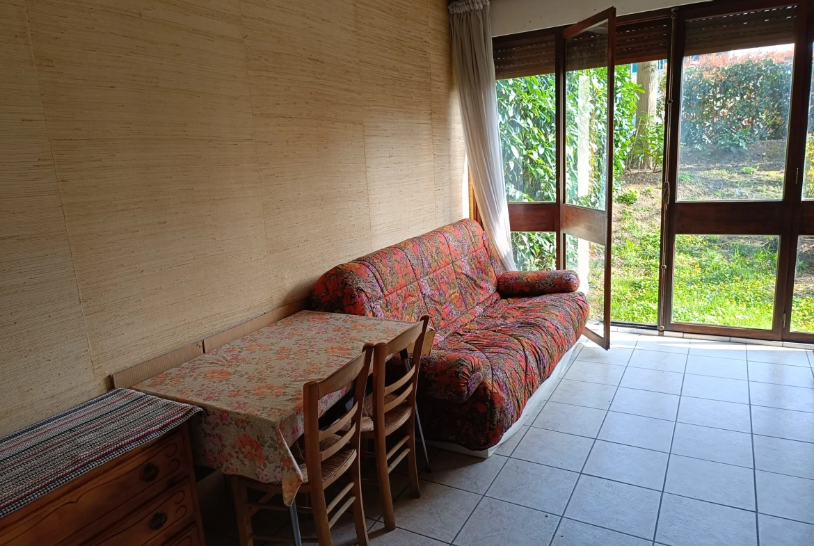 Chambre de service avec jardinet à La Celle Saint Cloud - Investissement ou pied-à-terre 