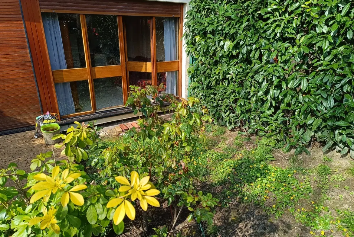 Chambre de service avec jardinet à La Celle Saint Cloud - Investissement ou pied-à-terre 