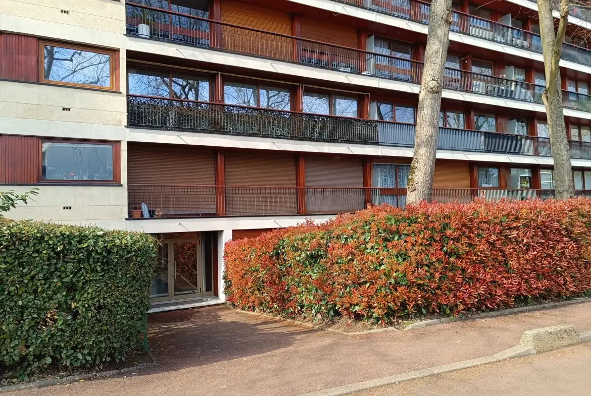 Chambre de service avec jardinet à La Celle Saint Cloud - Investissement ou pied-à-terre 