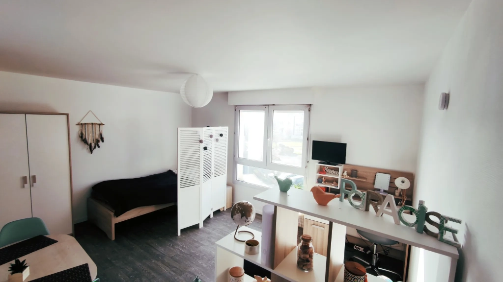Studio à Caen de 28 m² avec parking privé - Secteur Memorial Folie Couvrechef