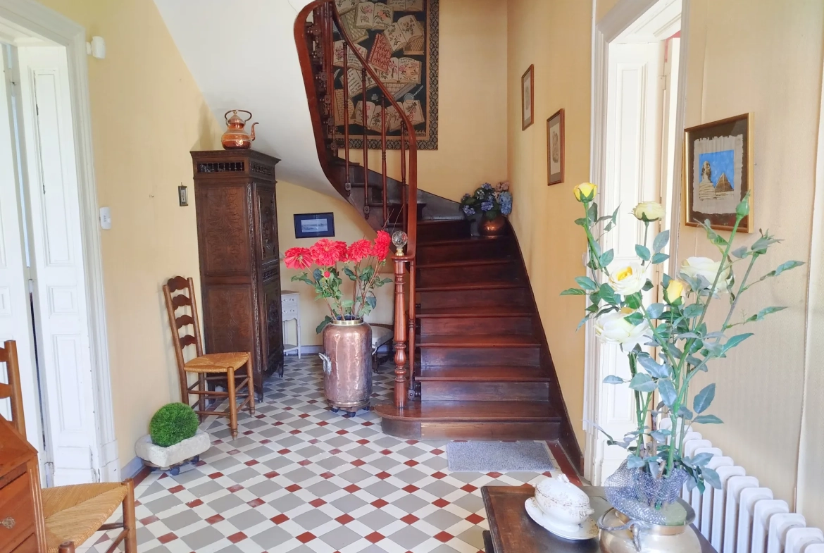 Maison de village authentique avec piscine et terrain constructible à Lamothe-Montravel 