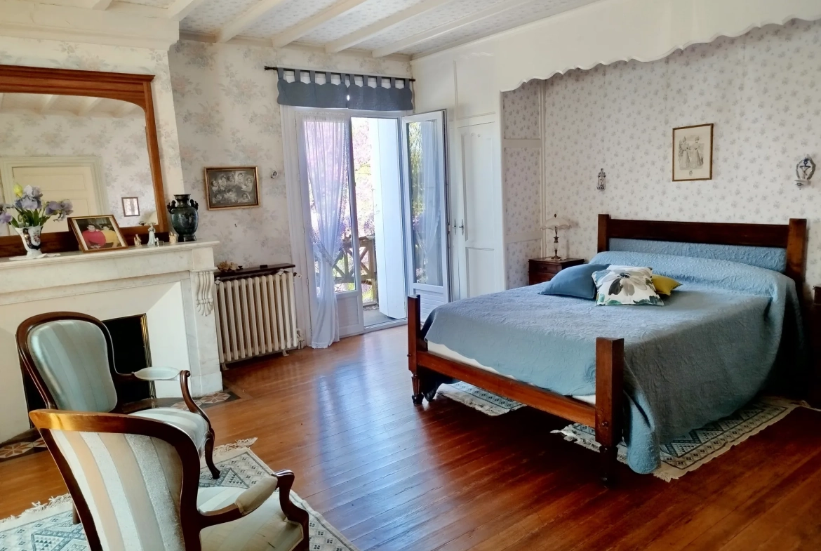 Maison de village authentique avec piscine et terrain constructible à Lamothe-Montravel 