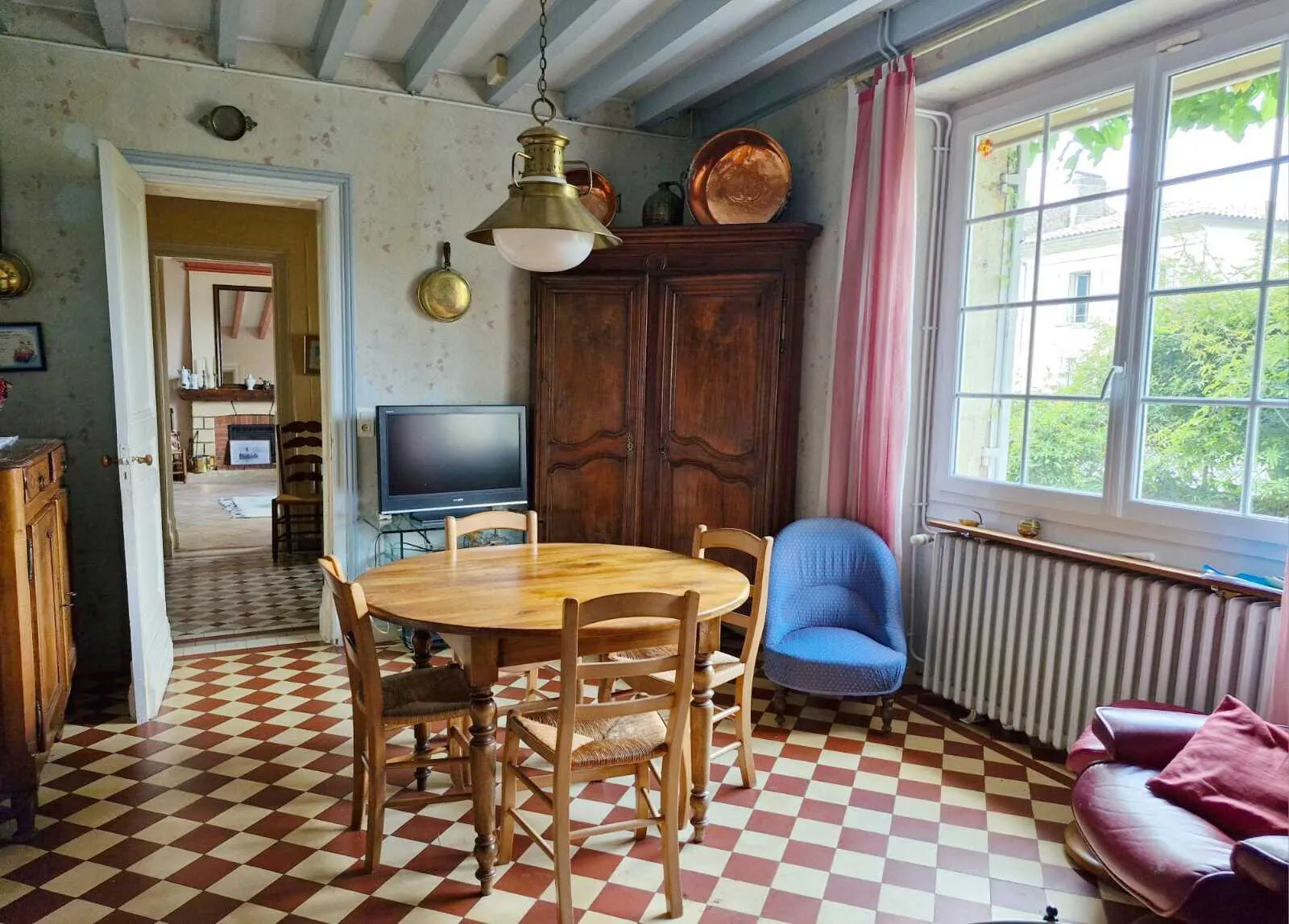 Maison de village authentique avec piscine et terrain constructible à Lamothe-Montravel 